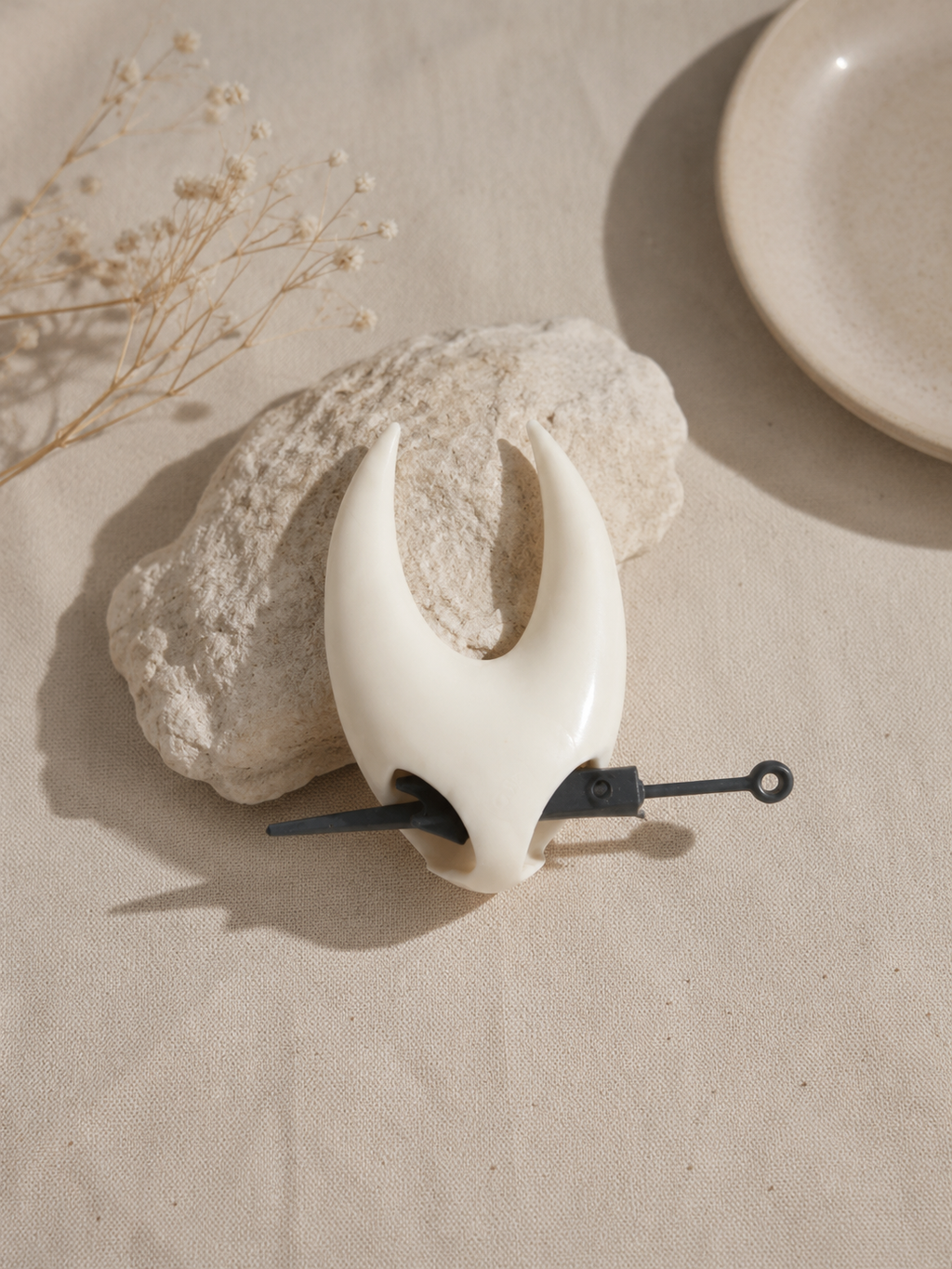 Hollow Knight Hair Pin | The Knight Mask & Nail Bun Holder | Indie Gamer Hair Stick | Cosplay Accessory & Geeky Gift for Gamers